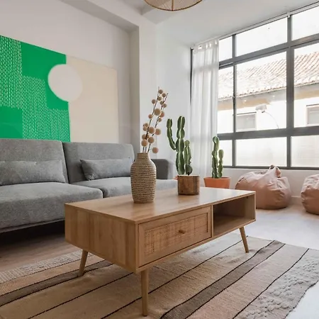 Peaceful & Bright With Patio - Center Appartamento