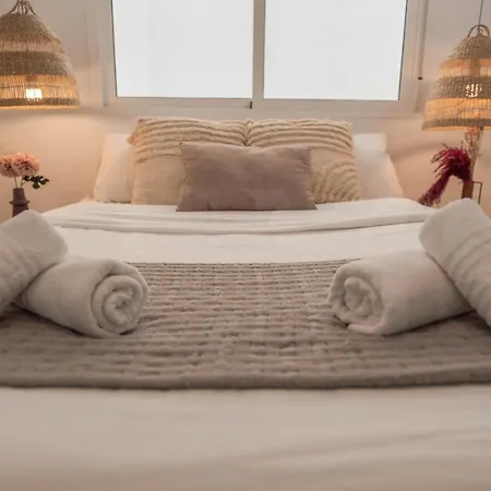 Peaceful & Bright With Patio - Center Apartment Malaga