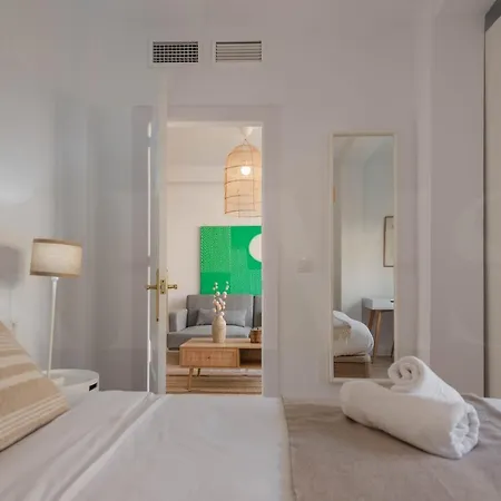 Apartment Peaceful & Bright With Patio - Center *