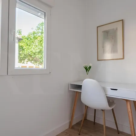 Peaceful & Bright With Patio - Center Apartment Malaga