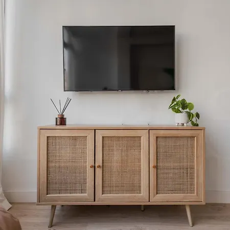 Peaceful & Bright With Patio - Center Apartment Malaga